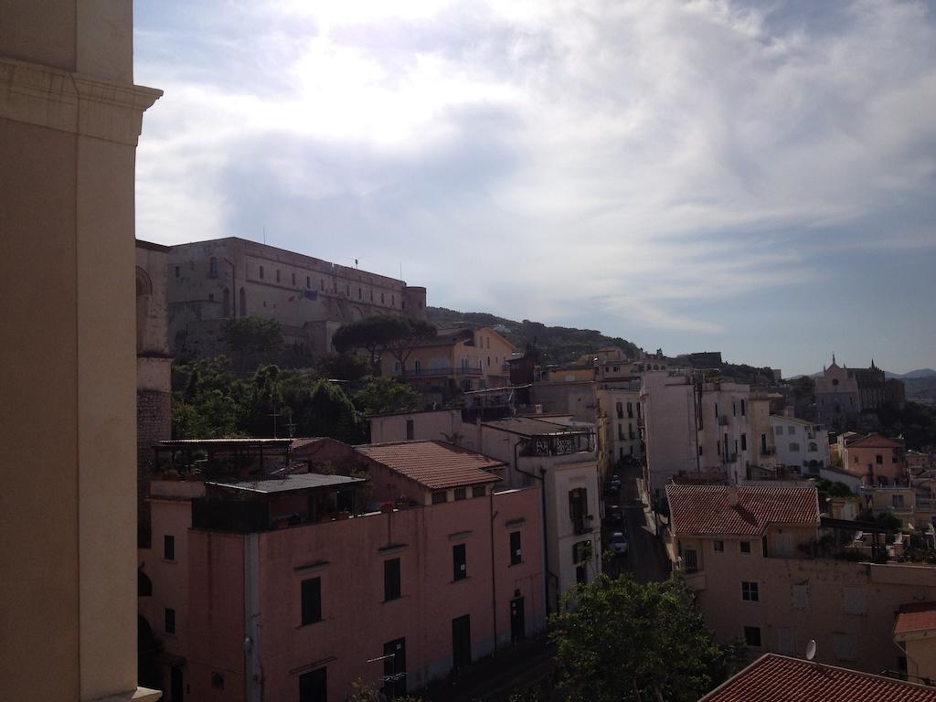 Guarinelli 88 Bed and Breakfast Gaeta Exteriör bild