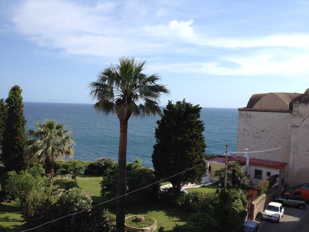 Guarinelli 88 Bed and Breakfast Gaeta Exteriör bild